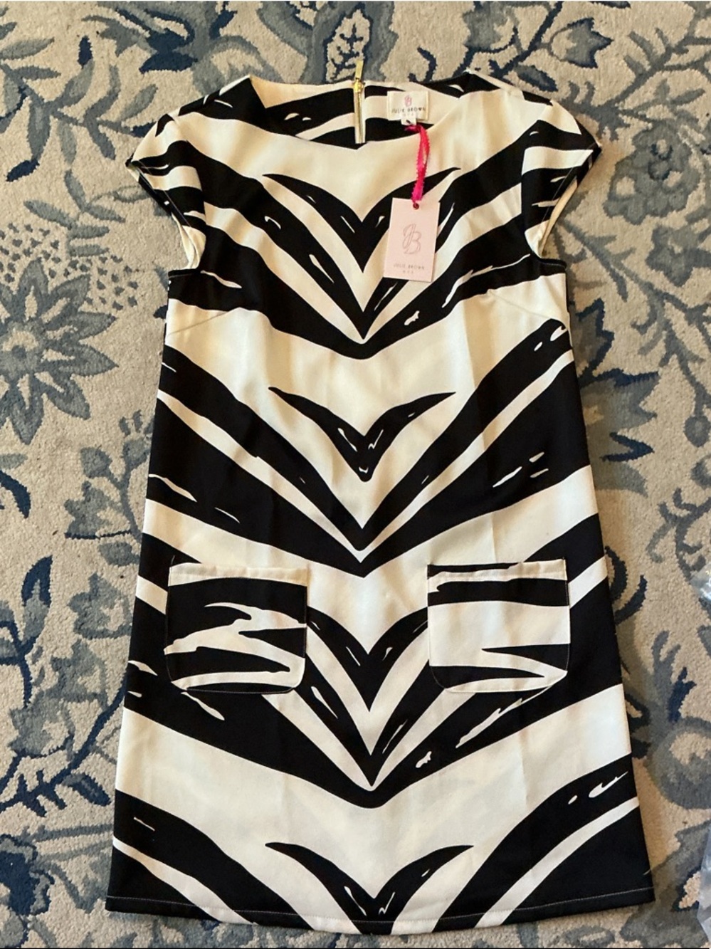 NWT—JB by Julie Brown Black and White Graphic Mini Shift Dress
